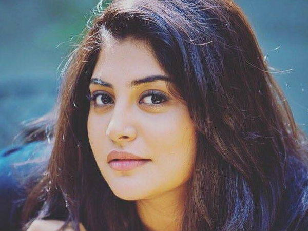 ബാലതാരമായി തിളങ്ങി