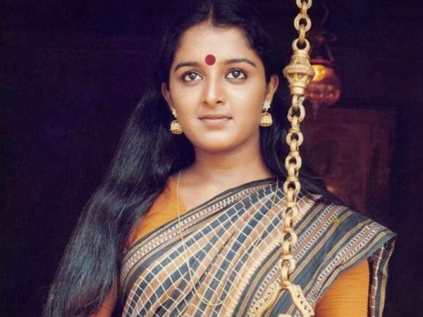 ഭദ്ര (കണ്ണെഴുതിപ്പൊട്ടും തൊട്ട്)