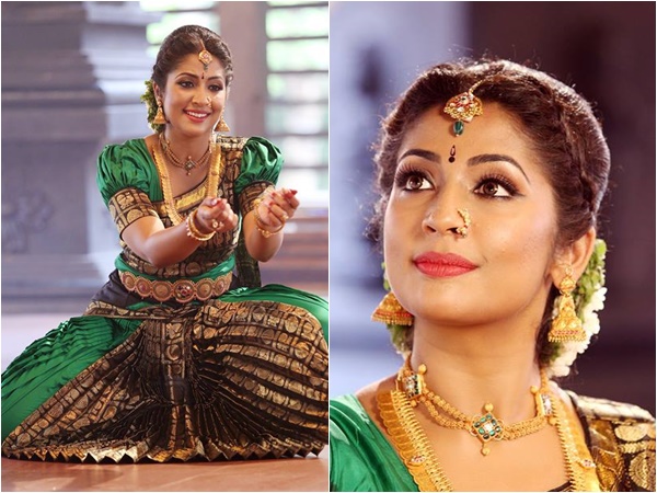 നവ്യ നായര്‍