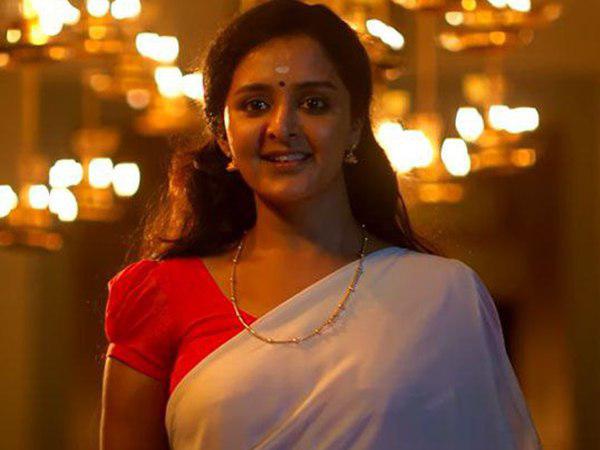  അതിമനോഹരിയായി