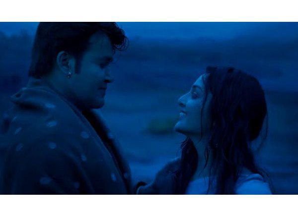  മനം കീഴടക്കി പാട്ട്