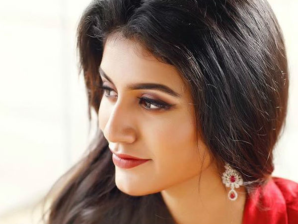 കണ്ണിറുക്കിയ സുന്ദരി