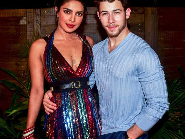  ദീപിക -പ്രിയങ്ക നൃത്തം