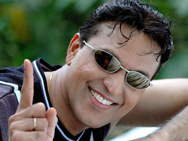  തേനീച്ചയ്ക്ക് ഉമ്മ കൊടുത്തു