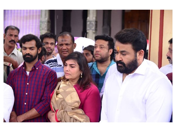  മോഹന്‍ലാല്‍ വിളിക്കാറുണ്ട്