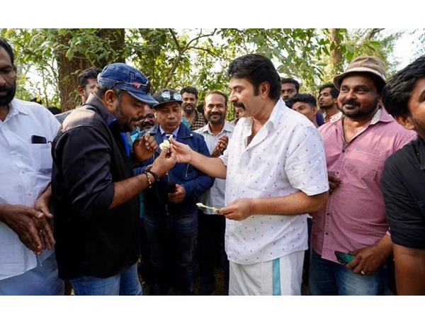 ആഘോഷിച്ച് മധുരരാജ ടീം