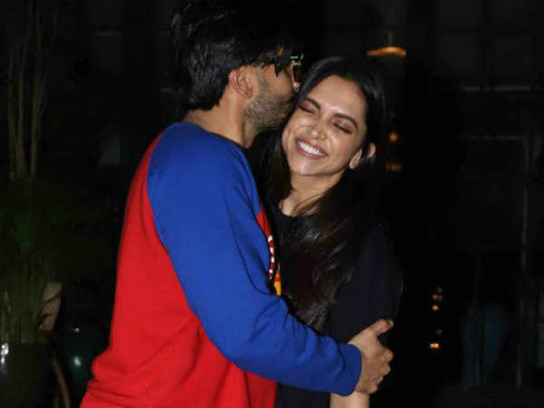 പരിസരം മറന്ന് പ്രണയിച്ച് ദീപികയും രൺവീറും