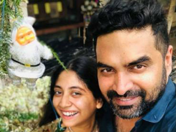  ട്രോളുമായി സോഷ്യൽ മീഡിയ