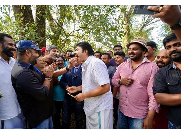 മധുര രാജയില്‍ സണ്ണി ലിയോണും