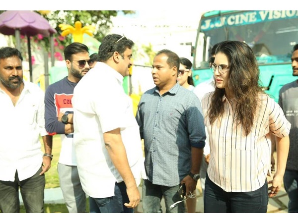 സിനിമയുടെ വിശേഷങ്ങളിങ്ങനെ.. 