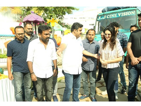  ബോളിവുഡ് നടിയായി സണ്ണി