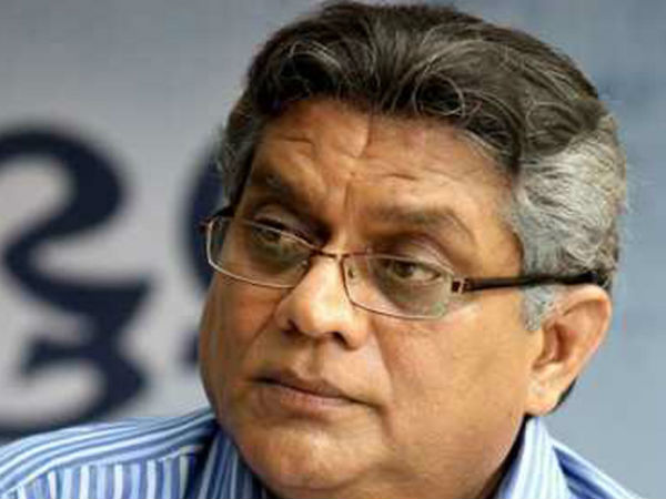 ക്യാമറ കണ്ടാൽ മൂഡ് ഔട്ട് ആകും