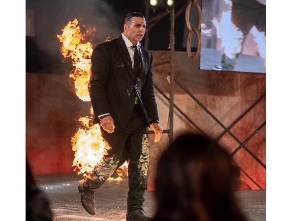 വസ്ത്രത്തില്‍ തീകൊളുത്തി പ്രഖ്യാപനം