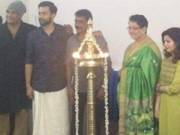 ടിയാന്‍രെ ചിത്രീകരണത്തിനിടയില്‍ 