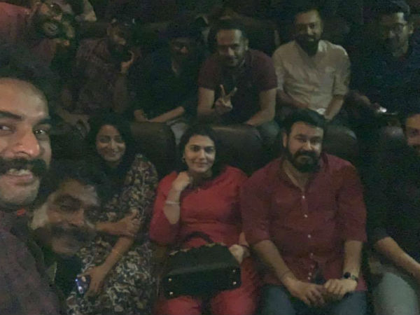 ഫാൻസിനോടൊപ്പം ആഘോഷം