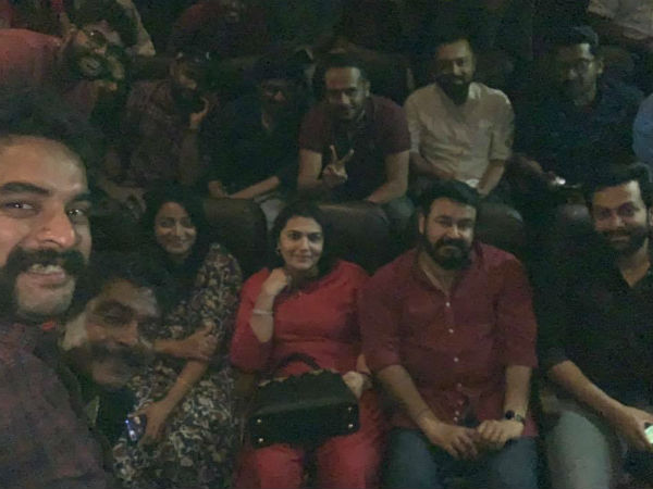  ടൊവിനോയുടെ സെൽഫി 