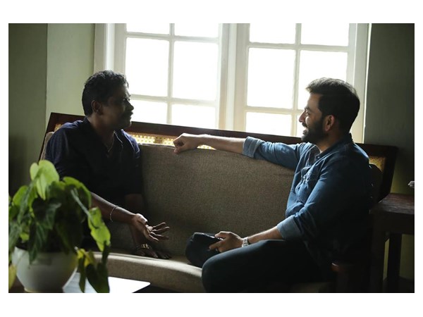 വിസിറ്റിങ് പ്രൊഫസറാക്കും