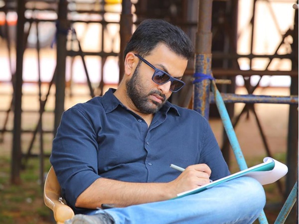   നൂറ് കോടി നേടിയ പുതുമുഖ സംവിധായകന്‍