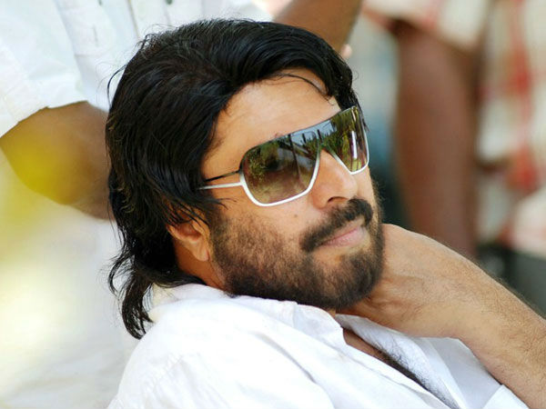 കൂളിങ് ഗ്ലാസ് വെച്ചാണ് വരുന്നത്