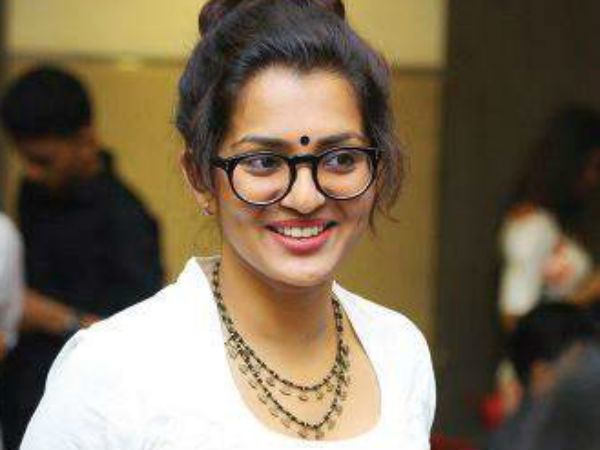 സിനിമയുടെ മറ്റ്  മേഖലകളിലേയ്ക്കും