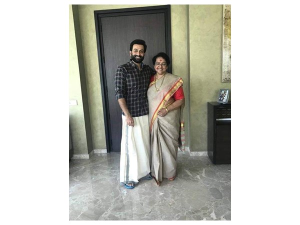 അമ്മയ്‌ക്കൊപ്പം