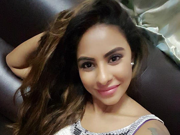 ടോപ്പ് ലെസ് പ്രതിഷേധം