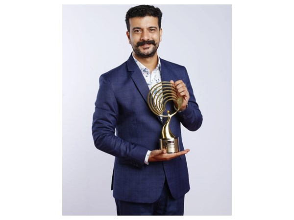 രമേഷ് പിഷാരടിക്കൊപ്പം