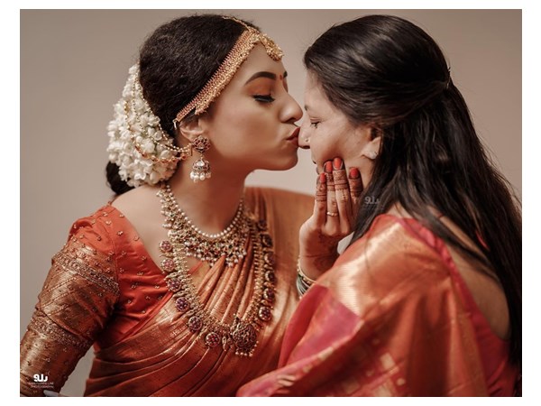 അമ്മയ്‌ക്കൊരുമ്മ