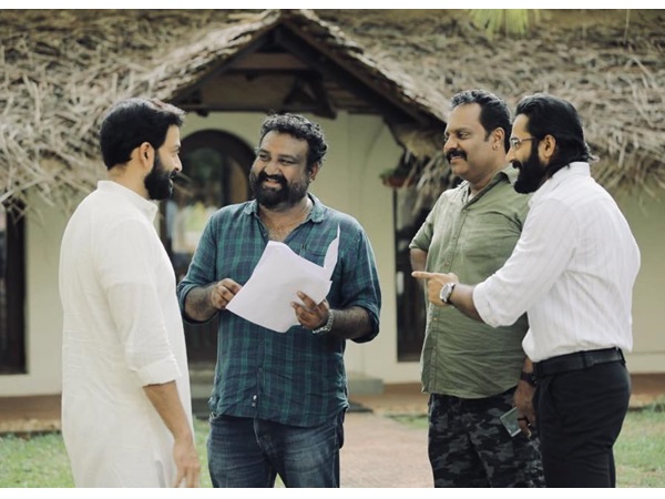  വൻ താരനിറ