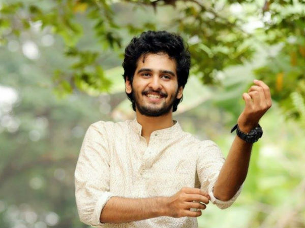  ക്യാമറയ്ക്ക്  പിന്നിൽ നിൽക്കാൻ ഇഷ്ടം