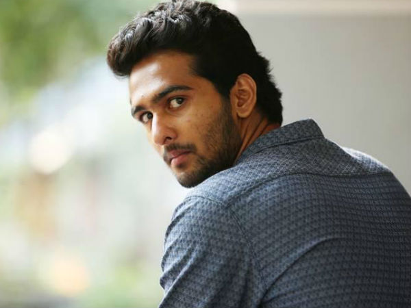  അകത്ത്  നോക്കുമ്പോഴുളള സിനിമ