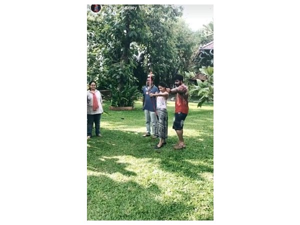  ഹല്‍ദി ചടങ്ങിനിടയിലെ ചിത്രം