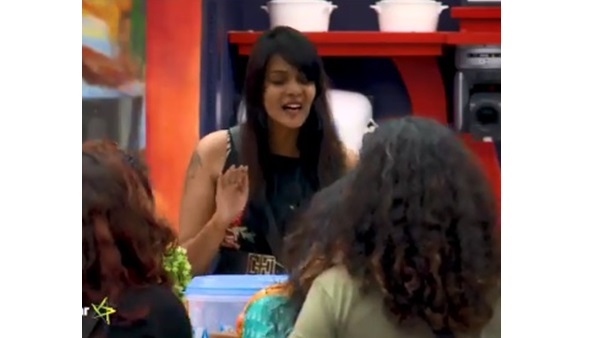 വനിതയും മീരയും തമ്മില്‍ 