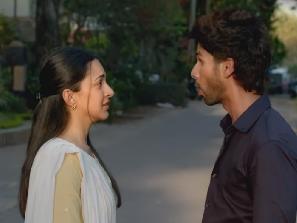  തലതാഴ്ത്തി നടക്കുന്ന നായിക