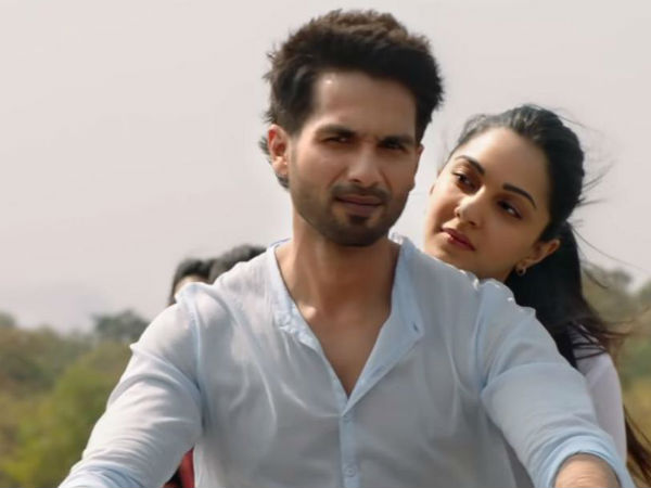   നായകന് മുന്നിൽ നിശബ്ദയായ സ്ത്രീകൾ