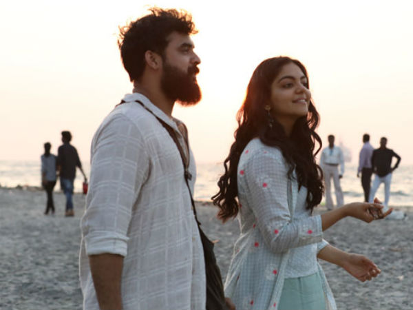  ലിപ്  ലോക്ക് സീൻ