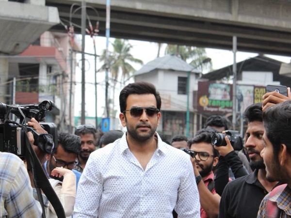 പൊതുവേദികളിലും സജീവം