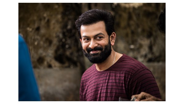 നിലപാടുകള്‍ക്കാണ് കൈയ്യടി