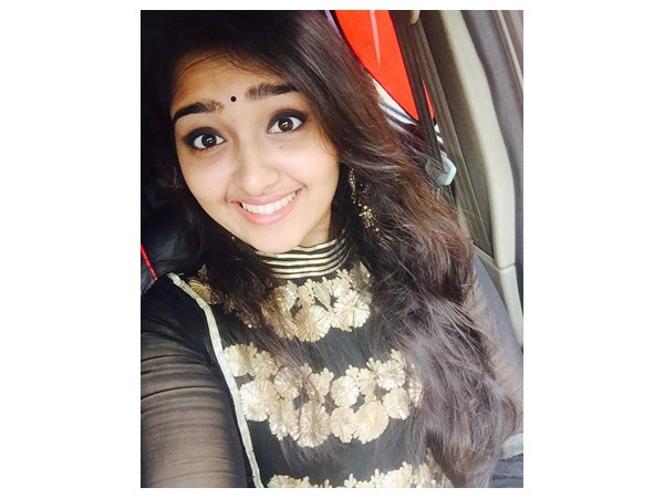 കമന്റുകളുടെ പെരുമഴയാണ്