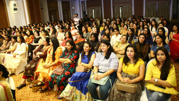 ദത്തെടുക്കലിനെ സുസ്മിത സെൻ