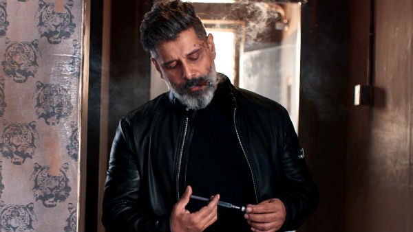 കടാരം കൊണ്ടാന് വിശേഷങ്ങളുമായി വിക്രം