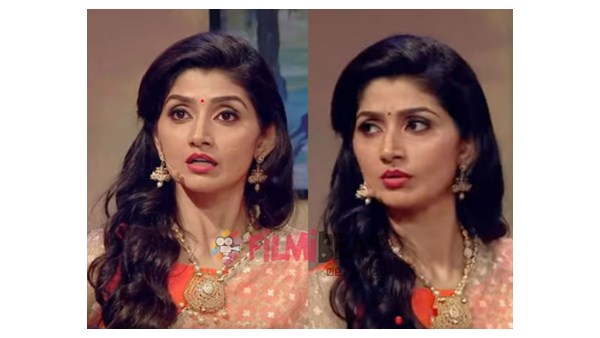 അടുത്ത് നില്‍ക്കുന്ന കഥാപാത്രം