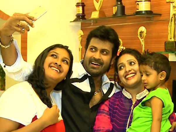  മനോജ് കെ ജയന്റെ വാക്കുകളിലേക്ക് 