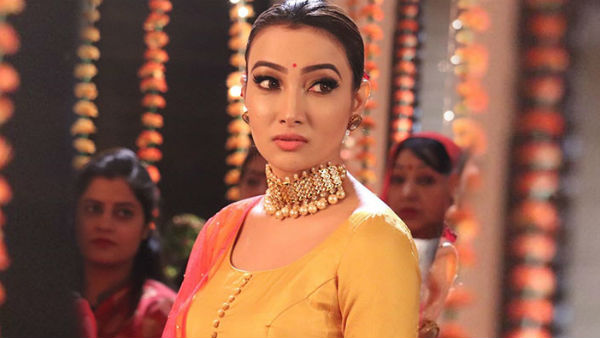   ഒരുമിച്ച്  താമസിച്ചു