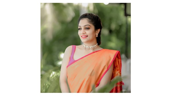 ആര്യയും പേളിയും