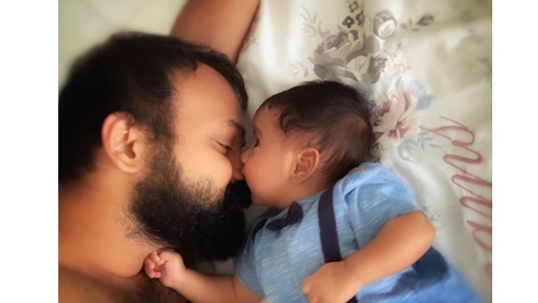  ഇസയ്ക്ക് ചുറ്റും നടന്ന് ചാക്കോച്ചന്‍ 