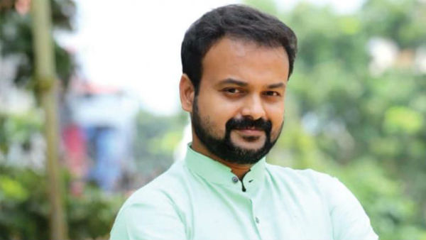 ക്യാമറയ്ക്ക് മുന്നിലും  പിന്നിലും