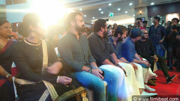 ആരാധികേ എന്നു തുടങ്ങുന്നൊരു പാട്ടും