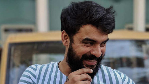 ഹോട്ടൽ ബോയിക്കൊപ്പമുള്ള ചിത്രം