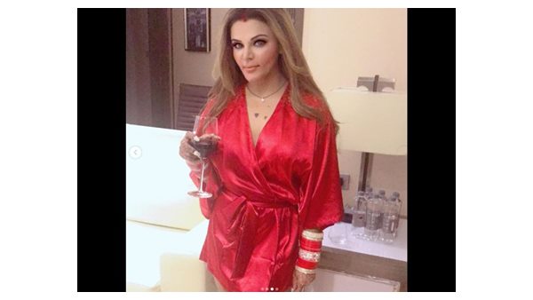 നവവധുവായി തിളങ്ങി